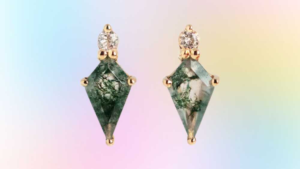 Greenish black gold kite studs