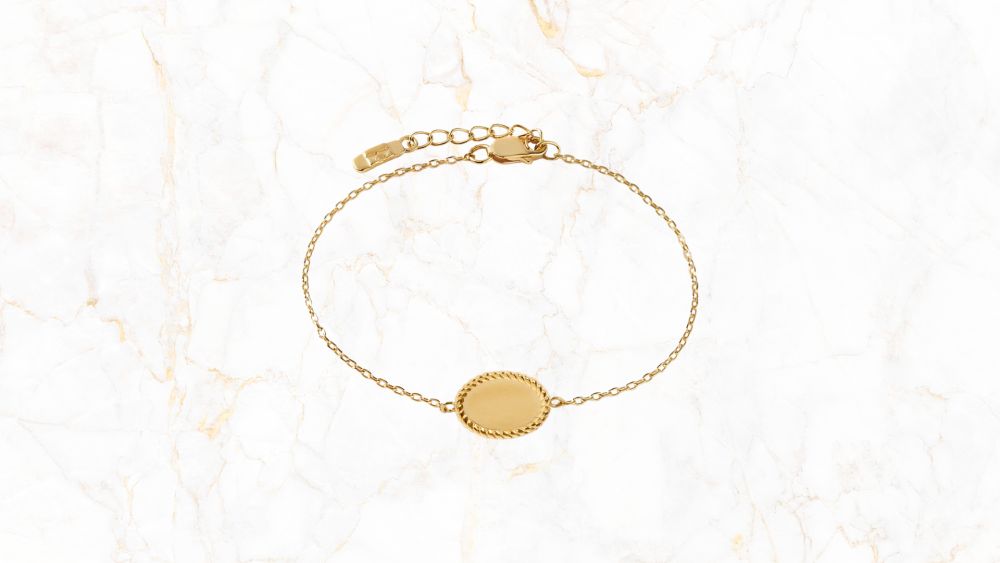 Engravable rope bracelet with personal touch
