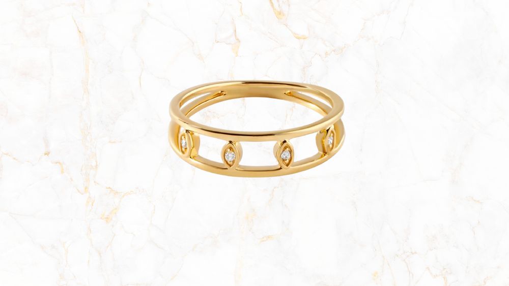 Multi diamond ring with radiant sparkle